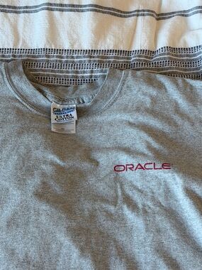 Vintage Oracle Gildan Gray Short Sleeve T-Shirt